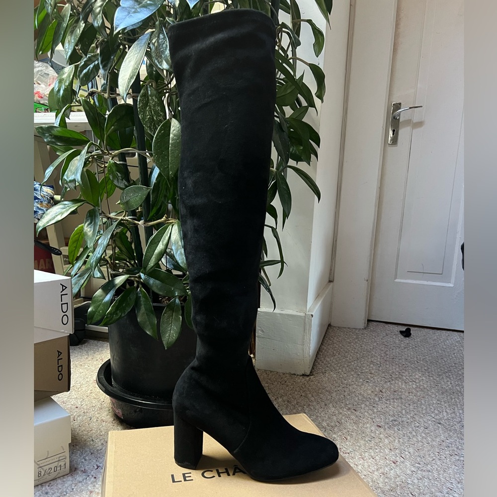 Le Chateau Women's Over the Knee Black Boots